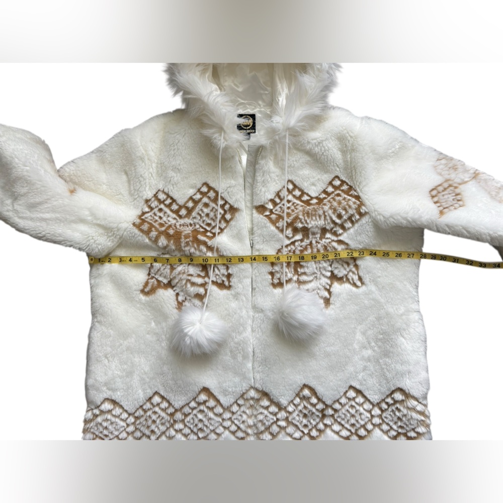 Ameri mode women’s white/ tan hooded snowflake fa… - image 4